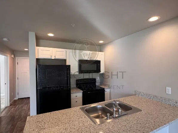 2003 Aaron Dr APT 104, Lynden, WA 98264
