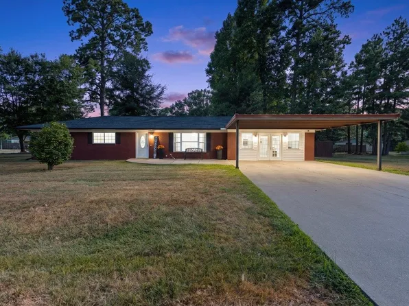 901 Mockingbird Ln, Carthage, TX 75633