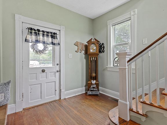 2nd image of 221 Castle Craig Dr