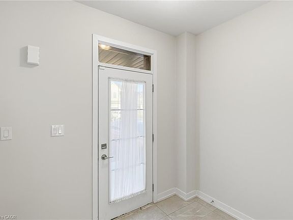 5th image of 12 Lavender Rd