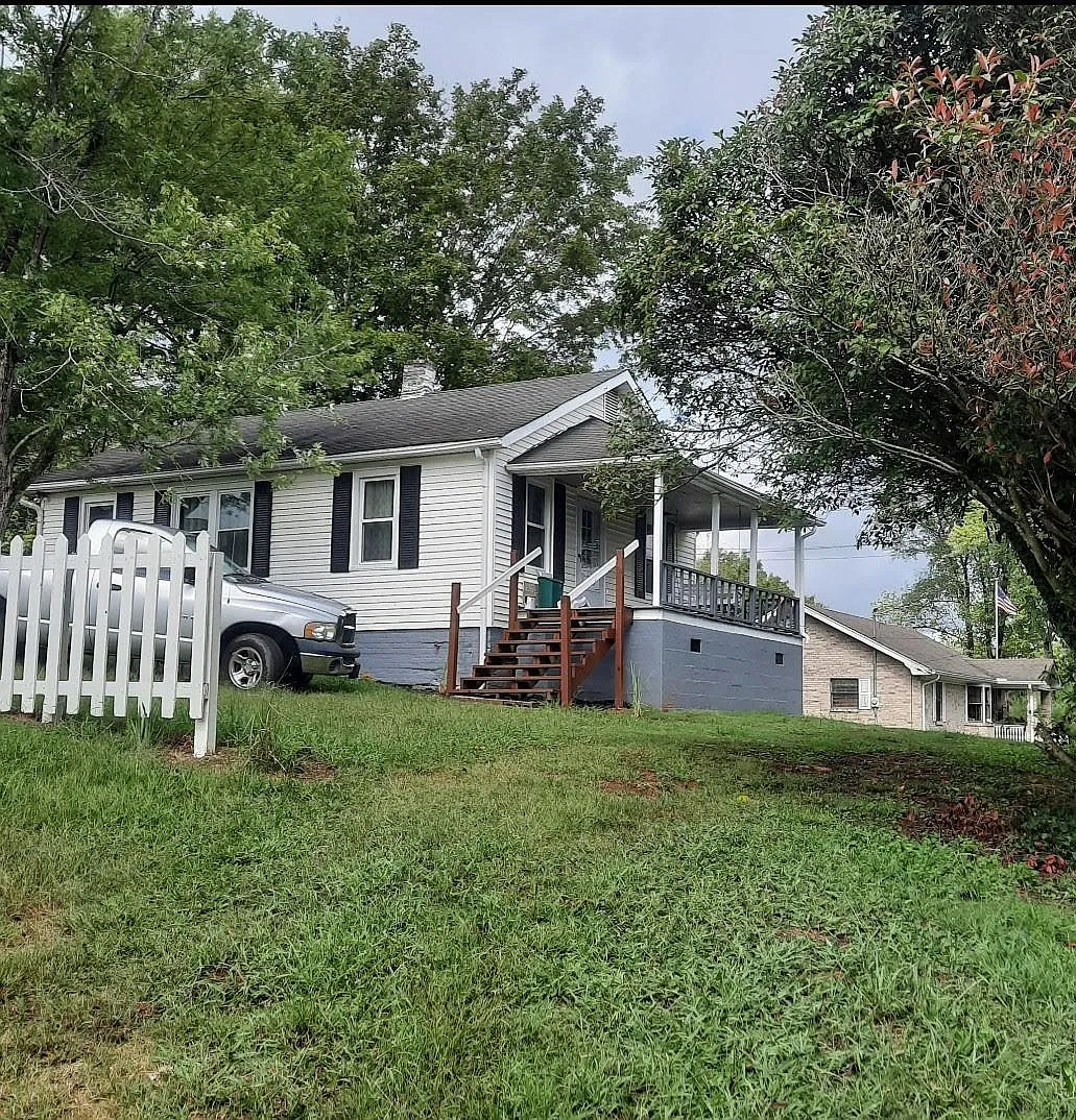 2310 Mentor Rd — Photo 1