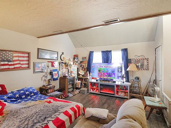 4th image of 212 S Mockingbird Ln