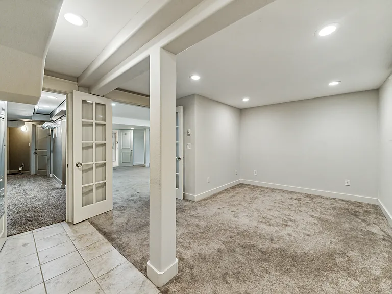 1860 SW High St #2 — Photo 13