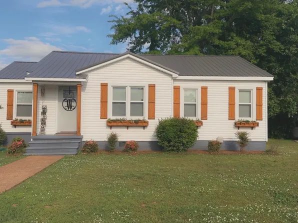 1200 E 1st St, Tuscumbia, AL 35674