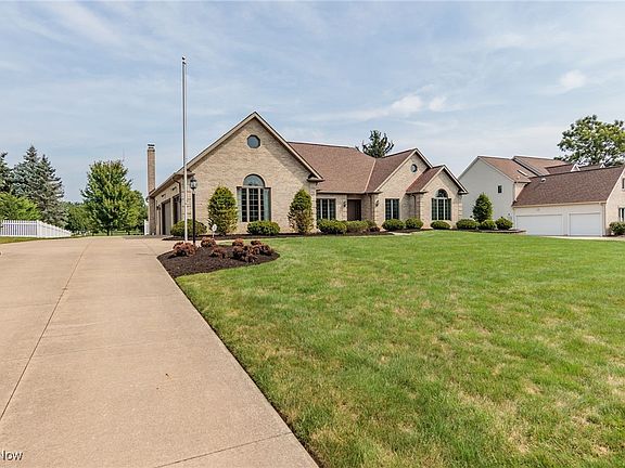 2nd image of 4870 Valleybrook Dr