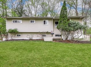 12 Hidden Glen Ln, Airmont, NY 10952