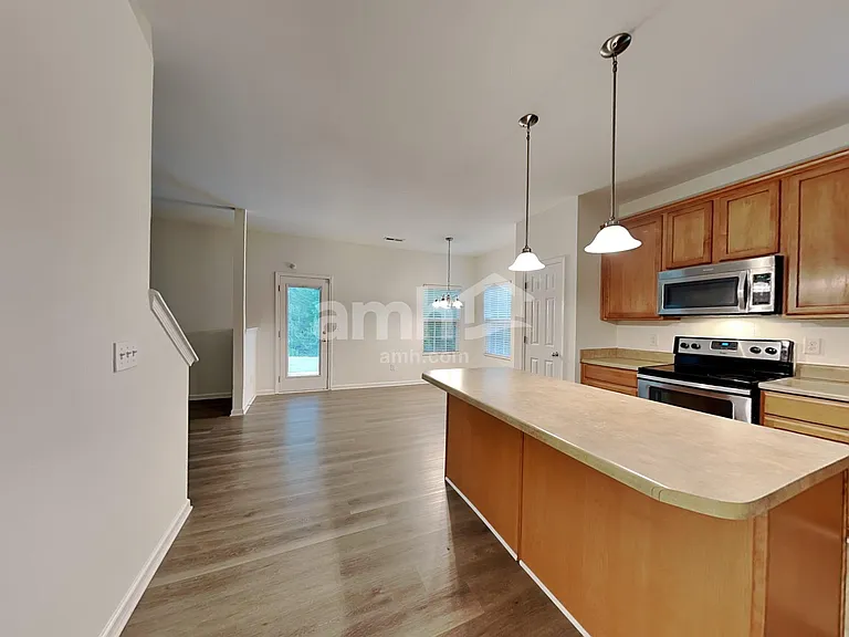 817 Redland Dr — Photo 9