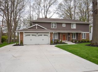 206 Plymouth Dr, Bay Village, OH