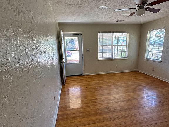 4th image of 2531 Manchester Dr