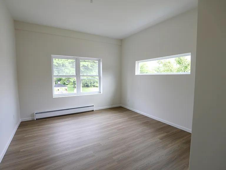 190 Broadway #2C — Photo 9