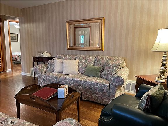4th image of 1742 Temple Ave