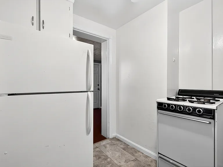 2715 Noble Rd #6 — Photo 7