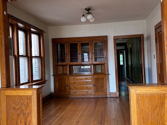 2nd image of 2322 W Walton St #2