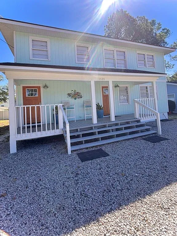 1505 Edge Dr — Photo 2