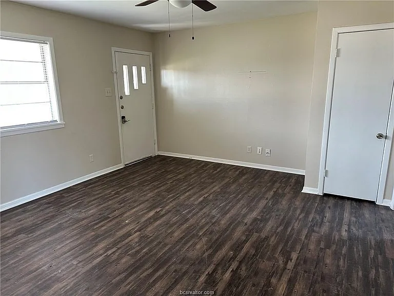 4005 College Main St — Photo 8