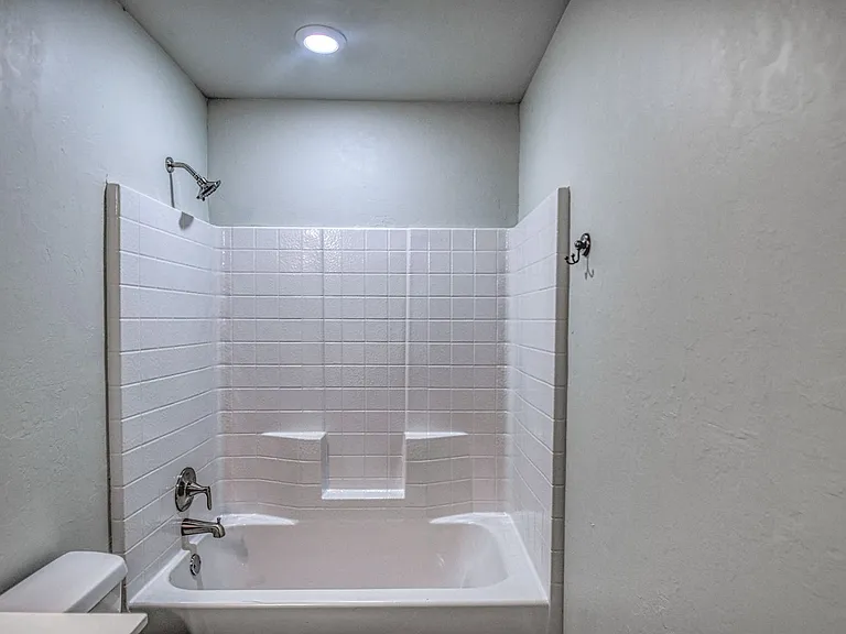 2721 Clifton Ter — Photo 19