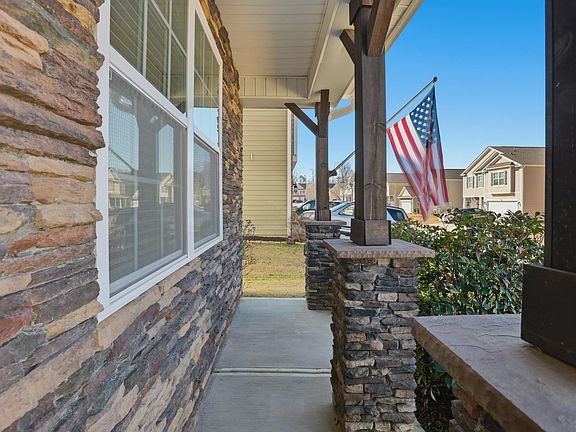 3rd image of 144 Lake Grove Rd