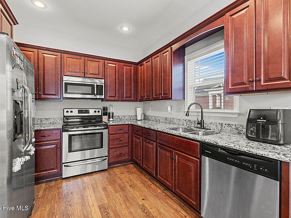 5th image of 422 Kingston Circle
