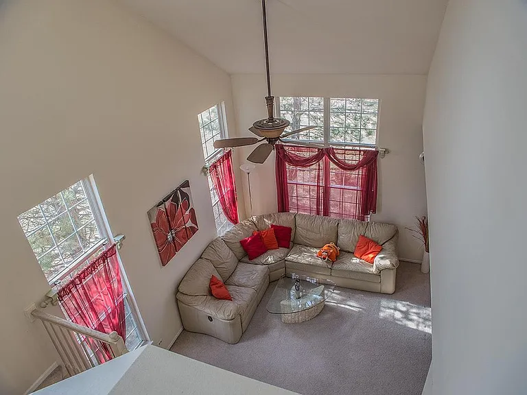 284 Hunterdon Ct — Photo 6
