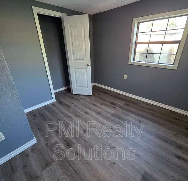 12 1st St NE — Photo 3