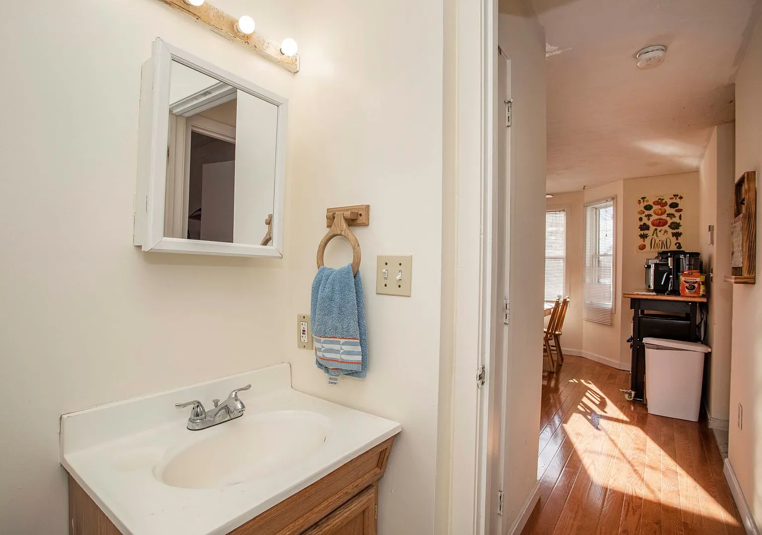 Huge 4 bed 2 bath townhouse near Northeastern with a move in special! — Photo 3