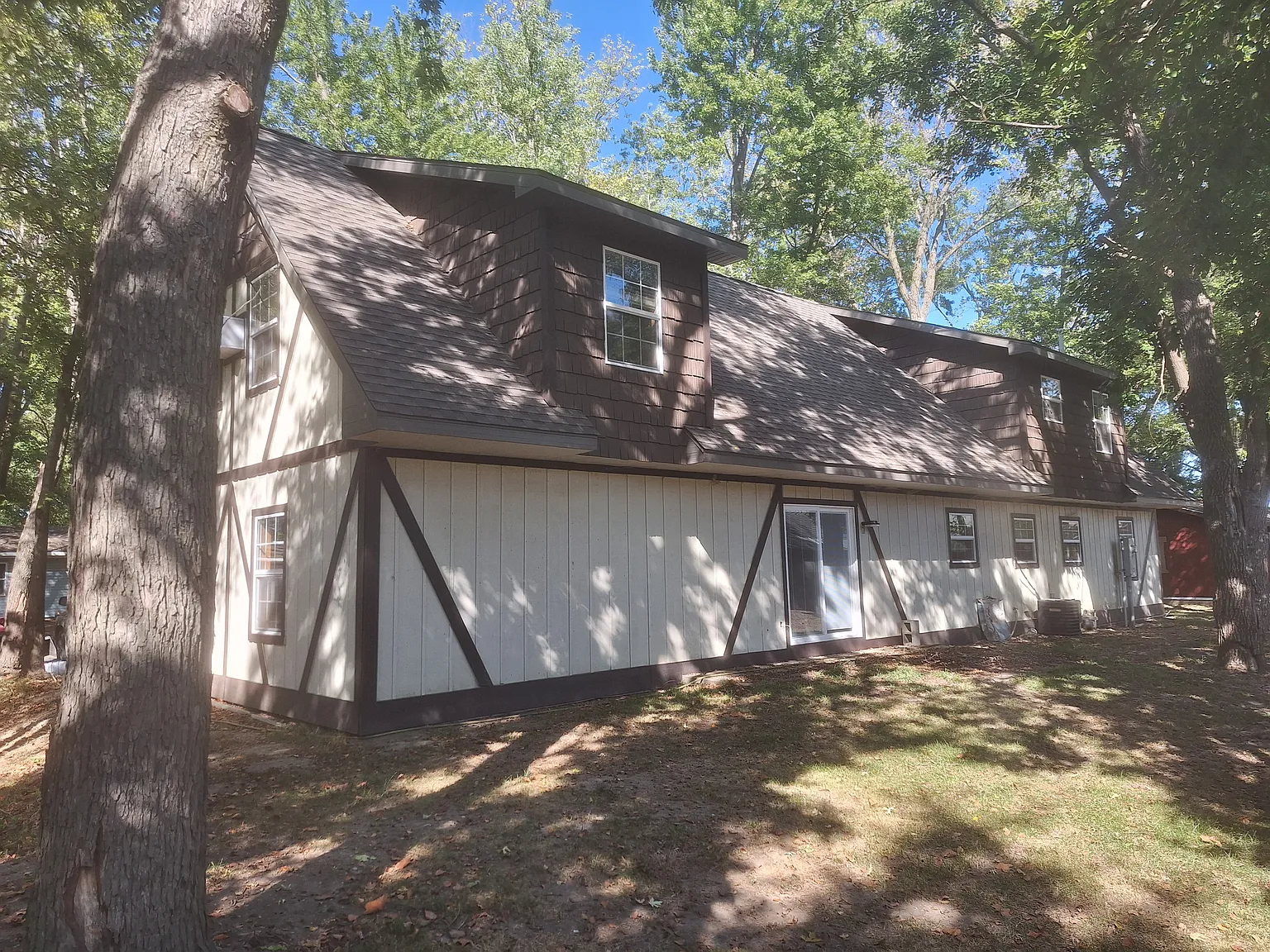 4 bed, 2400 sqft, $2,500 — Photo 4