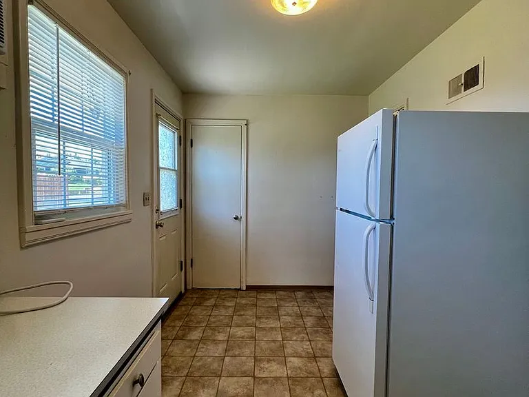 2608 Bonnie Doon Ave — Photo 7