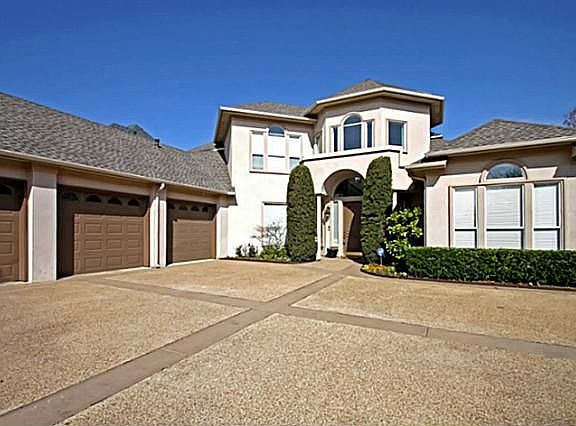 3rd image of 1315 Regency Ct