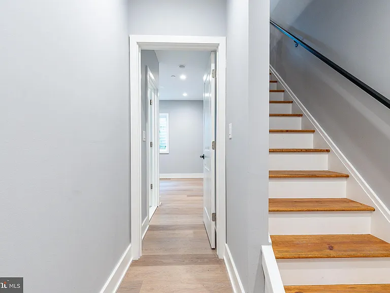 2821 Livingston St #1 — Photo 12