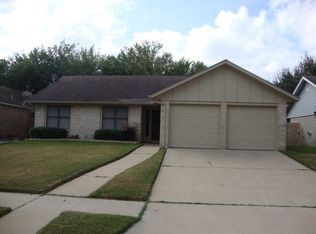 303 Queenswood Trl, Victoria, TX 77901