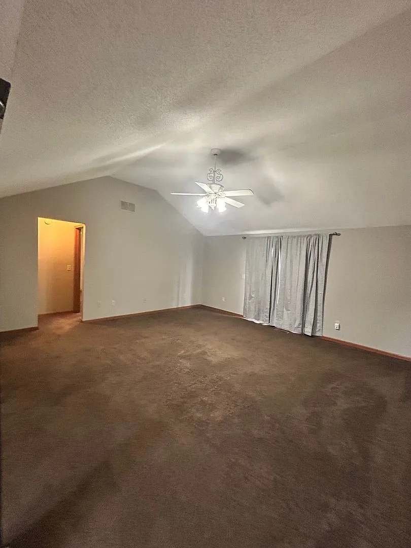 9615 Bridgewood Pl — Photo 2