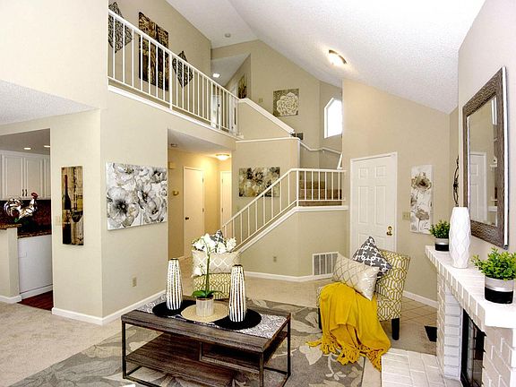 4th image of 477 Glenmoor Cir