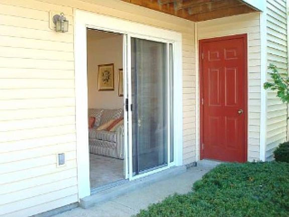 5th image of 913 Carriage Circle Ln APT C