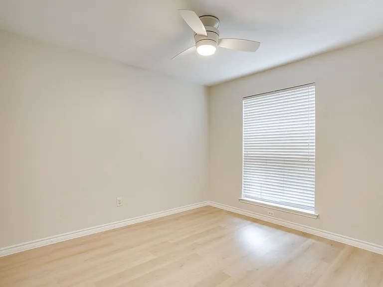 213 Carriage Dr — Photo 15