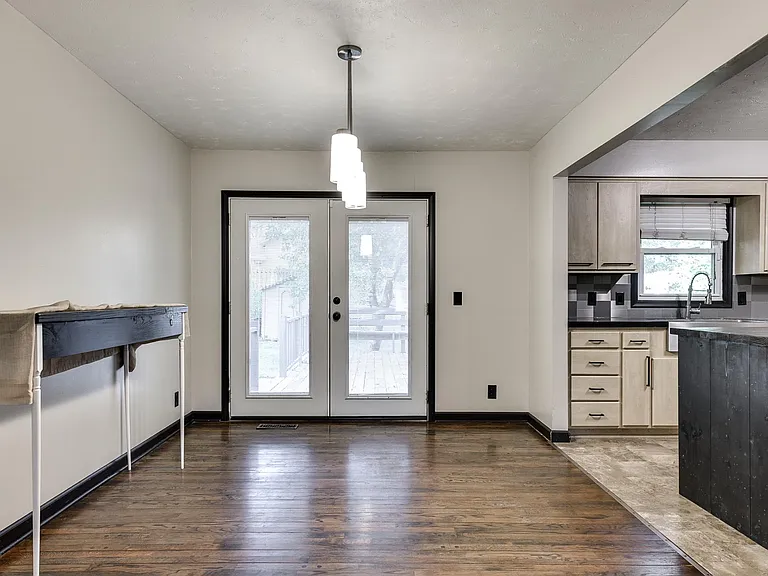 9630 Taylor St — Photo 2