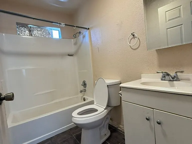 4214 Avalon Blvd — Photo 5
