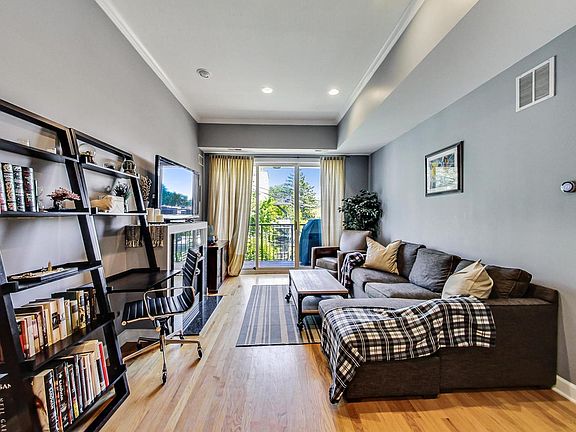 5th image of 2555 W Leland Ave APT 205