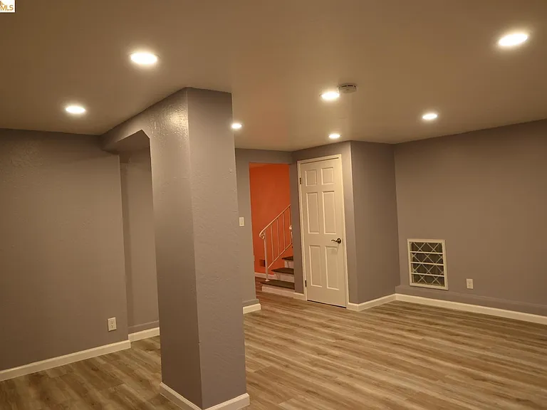 1316 Russell St — Photo 10