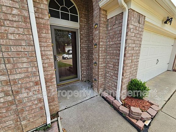 3rd image of 1128 Marshall Dr