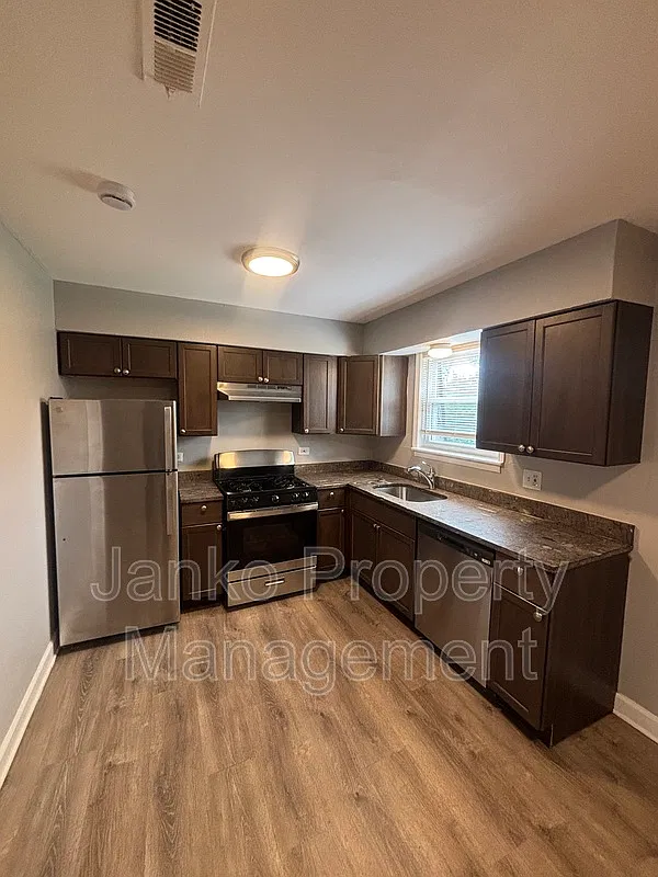 2 bed, 1.0 bath, $1,350 — Photo 1