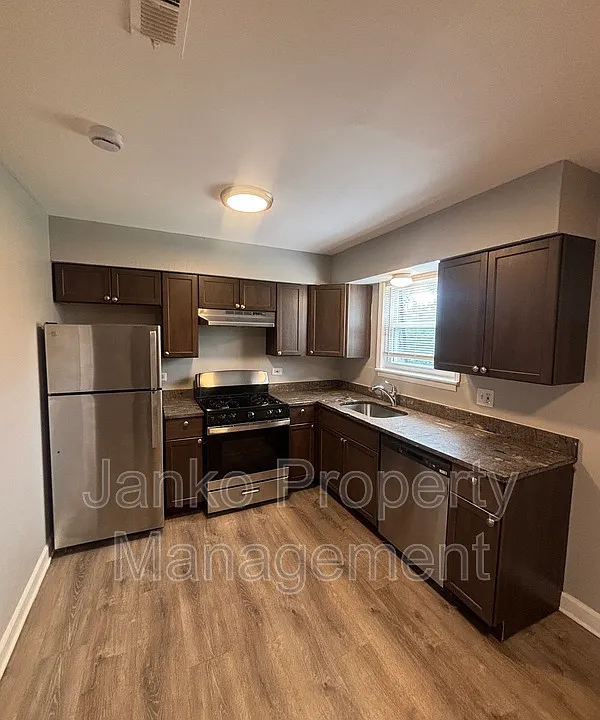 392 Hickory St #2E