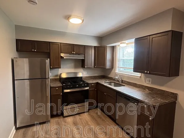 392 Hickory St #2E, Chicago Heights, IL 60411