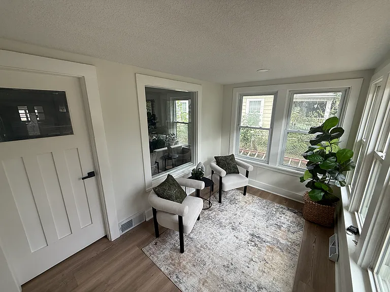 2050 E Grand Ave — Photo 15