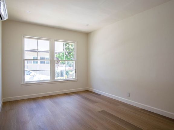 5th image of 13453-13463 Burbank Blvd #13455