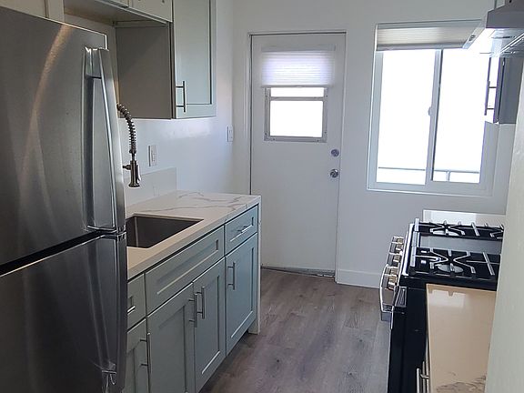 3rd image of 3046 Kellogg St