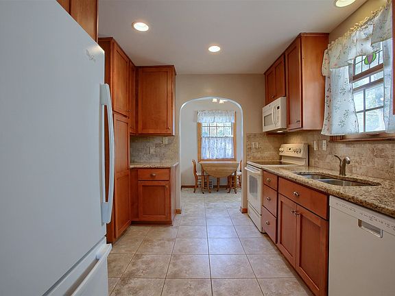 4th image of 20516 Washtenaw St