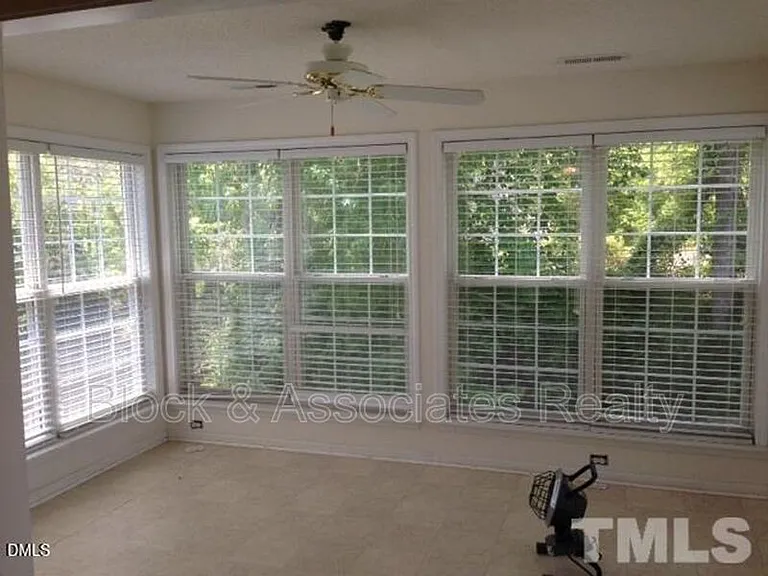 210 Brierridge Dr — Photo 5