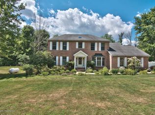 140 Kimberly Cir, Clarks Summit, PA 18411