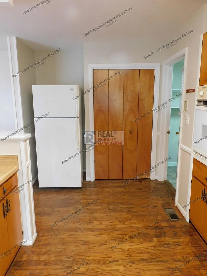 3 bed, 2.0 bath, 1867 sqft, $1,795 — Photo 4