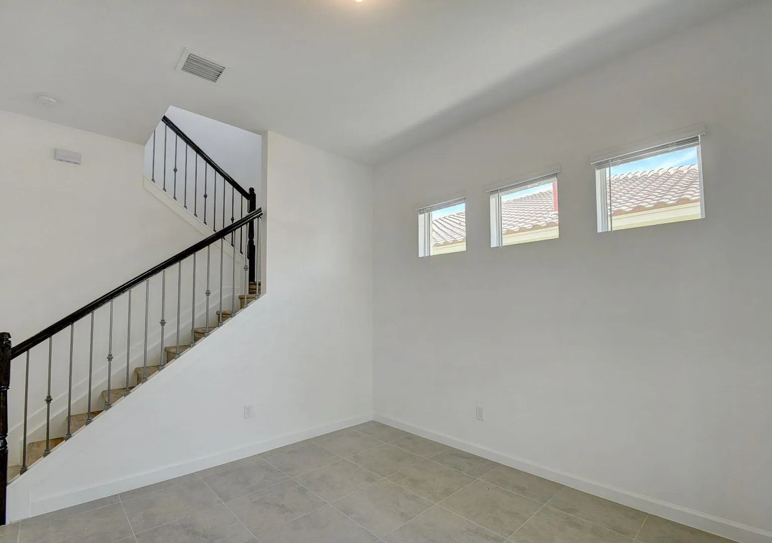 5 bed, 4.0 bath, 3361 sqft, $5,000 — Photo 3